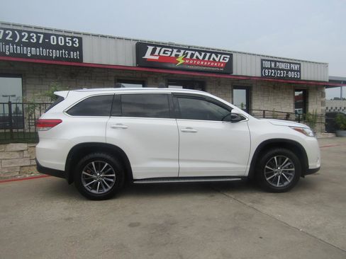 Used 2017 Toyota Highlander XLE FWD image 5