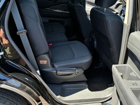 Used 2025 Nissan Pathfinder SV image 18