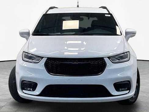 Used 2022 Chrysler Pacifica Touring-L w/ S Appearance Package AWD/4WD image 2