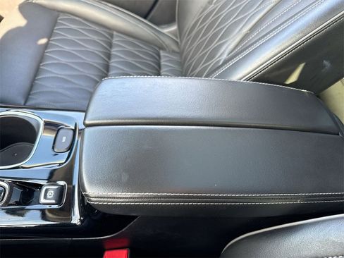 Used 2022 Buick Envision Avenir w/ Technology Package II image 21