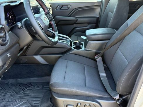 Used 2025 Chevrolet Colorado W/T w/ WT Custom Package RWD image 18