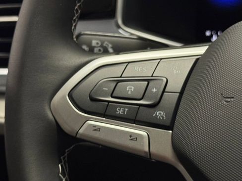 New 2025 Volkswagen Taos SE image 27