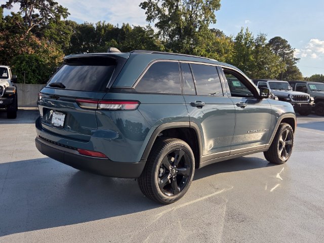 New 2027 Jeep Grand Cherokee Limited w/ Limited Altitude Package RWD image 9