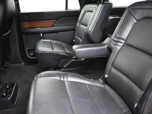 Used 2019 Lincoln Navigator Select w/ Technology Package AWD/4WD image 21
