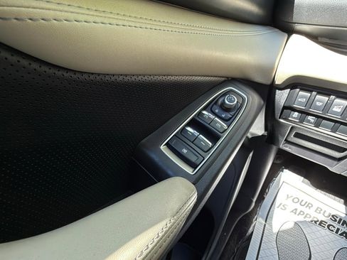 Used 2022 Subaru Ascent Limited image 21