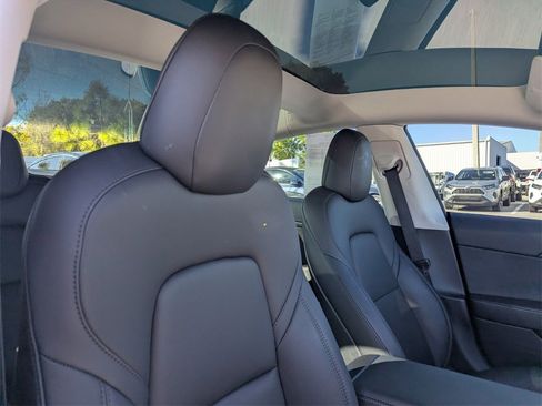 Used 2022 Tesla Model 3 Standard Range image 11