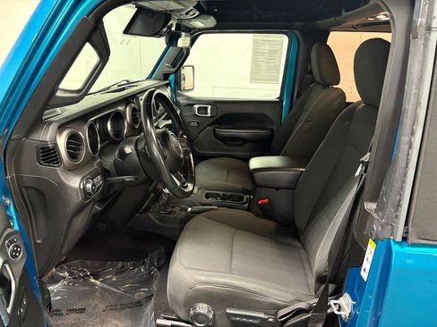 Used 2020 Jeep Wrangler Sport AWD/4WD image 3
