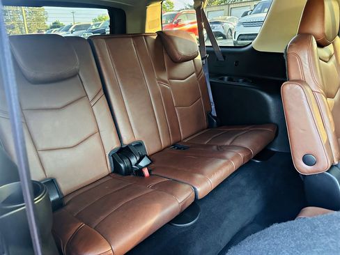 Used 2016 Cadillac Escalade ESV Luxury image 11