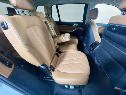 Used 2023 BMW X7 xDrive40i w/ Premium Package AWD/4WD image 29