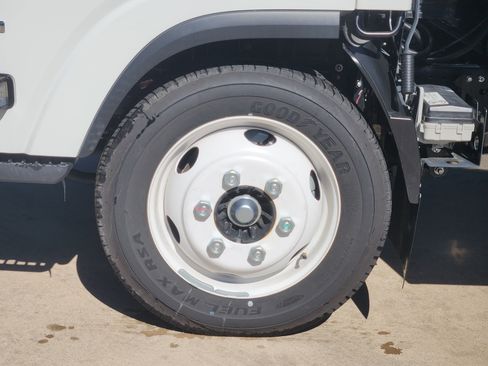 New 2024 Chevrolet Low Cab Forward image 16