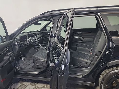 Used 2025 Kia Telluride SX X-Line AWD/4WD image 17