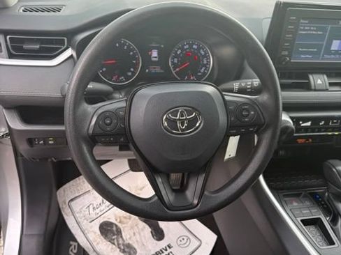 Used 2019 Toyota RAV4 LE FWD image 16