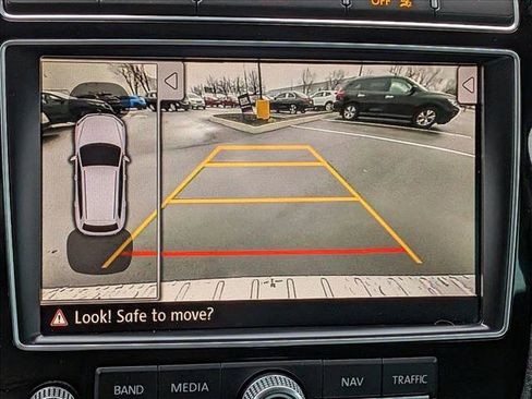 Used 2017 Volkswagen Touareg Sport image 16