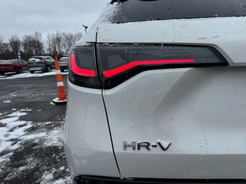 Used 2023 Honda HR-V EX-L image 9