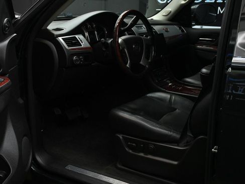 Used 2013 Cadillac Escalade EXT Luxury AWD/4WD image 20