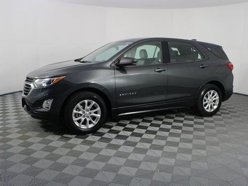 Used 2019 Chevrolet Equinox LS image 2