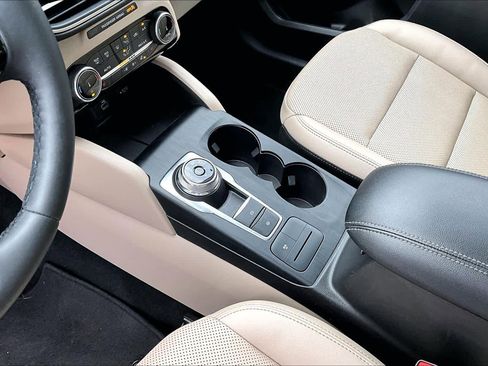 Used 2022 Ford Escape SEL image 16