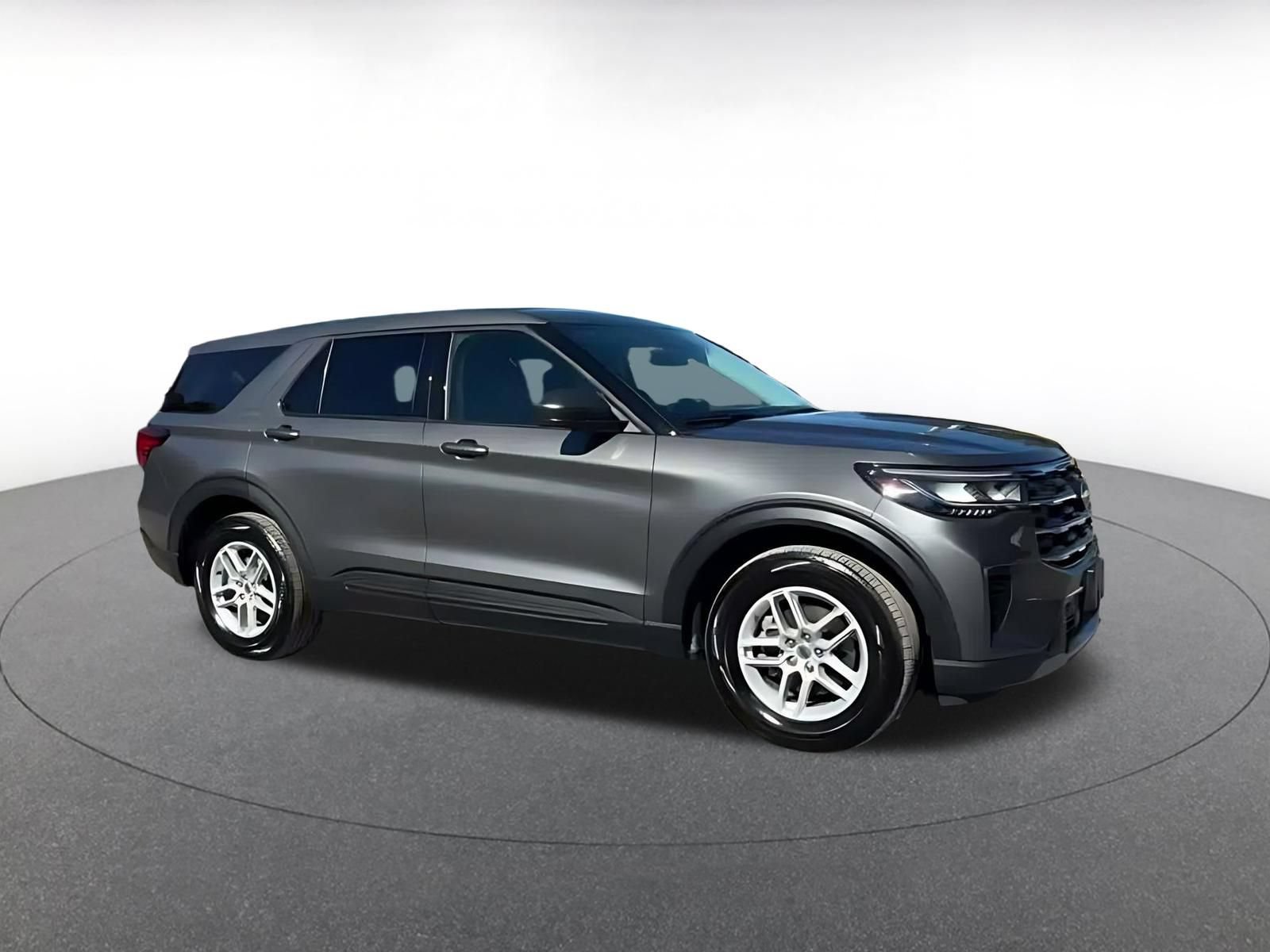 Used 2026 Ford Explorer Active AWD/4WD image 2