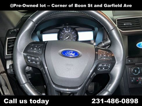 Used 2017 Ford Explorer XLT w/ Equipment Group 202A AWD/4WD image 20