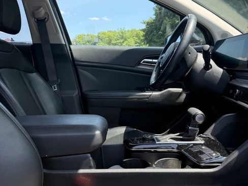 Used 2024 Kia Sportage EX AWD/4WD image 9