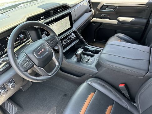 Used 2025 GMC Sierra 1500 AT4 w/ Technology Package AWD/4WD image 10
