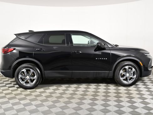 Used 2025 Chevrolet Blazer LT AWD/4WD image 5