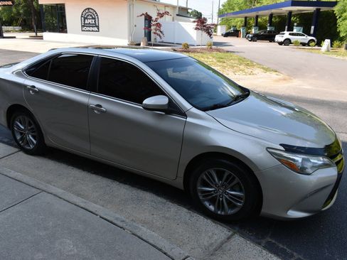Used 2015 Toyota Camry SE FWD image 37