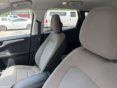 Used 2022 Ford Escape SE image 10