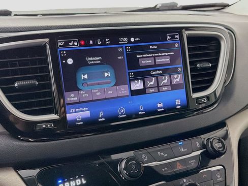 Used 2022 Chrysler Pacifica Touring-L FWD image 15