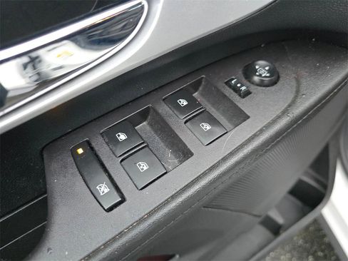 Used 2017 Chevrolet Equinox LS image 18