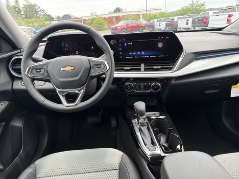 New 2026 Chevrolet Trax LT w/ LT Convenience Package FWD image 22