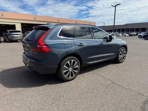 Used 2022 Volvo XC60 B5 Momentum w/ Advanced Package AWD/4WD image 5