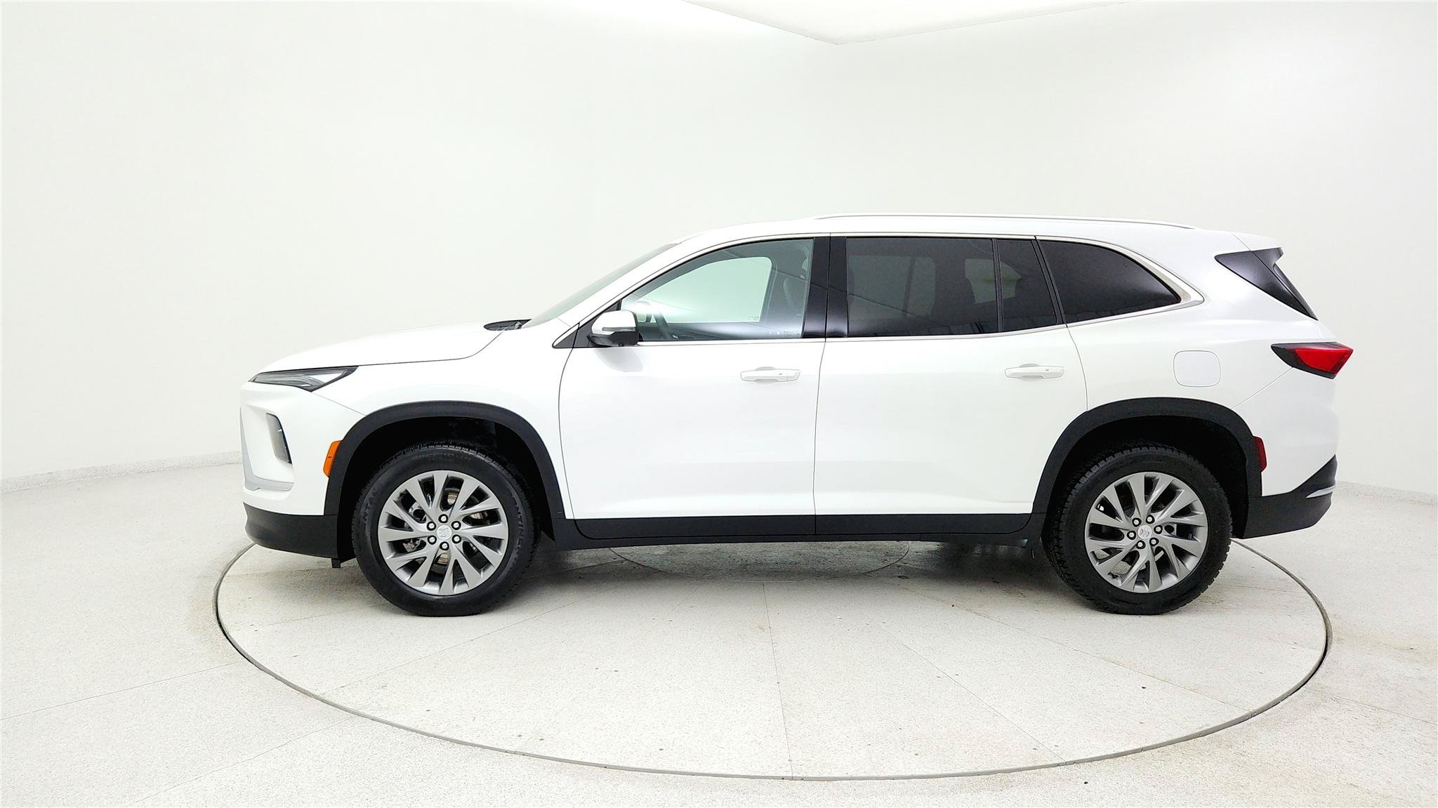 Used 2025 Buick Enclave Preferred FWD image 2