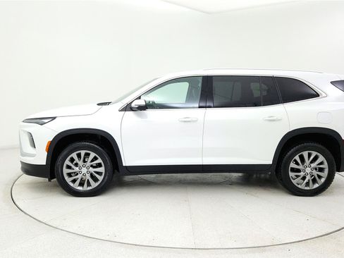 Used 2025 Buick Enclave Preferred FWD image 2
