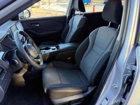 Used 2022 Nissan Rogue SV image 9