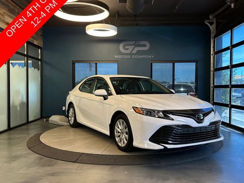 Used 2020 Toyota Camry LE AWD/4WD image 1