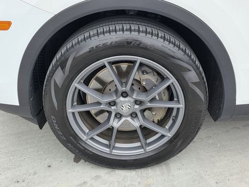 Certified 2024 Porsche Cayenne image 27