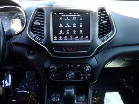 Used 2020 Jeep Cherokee Trailhawk w/ Cold Weather Group AWD/4WD image 16