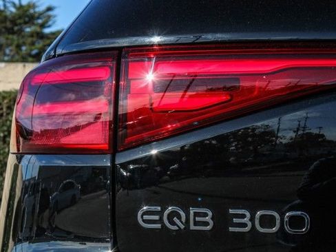 New 2025 Mercedes-Benz EQB 300 4MATIC image 9