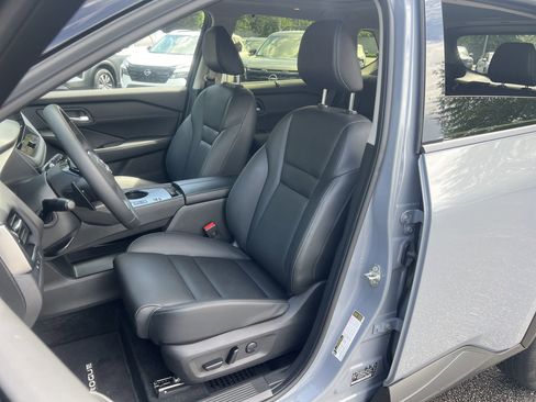 Certified 2025 Nissan Rogue SL w/ SL Premium Package FWD image 16