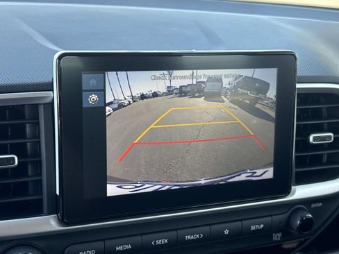 Certified 2025 Hyundai Venue SEL image 7