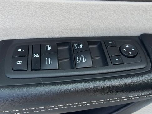 Used 2022 Chrysler Voyager LX FWD image 28