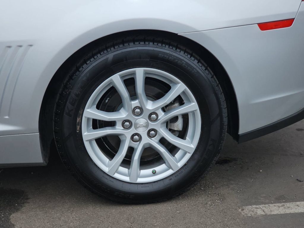 Used 2015 Chevrolet Camaro LT RWD image 36