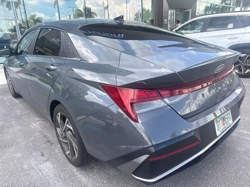 Used 2025 Hyundai Elantra SEL FWD image 7
