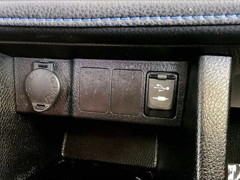 Used 2018 Toyota Corolla SE w/ Carpet Mat Package (TMS) FWD image 16
