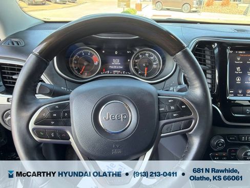 Used 2019 Jeep Cherokee Overland AWD/4WD image 6