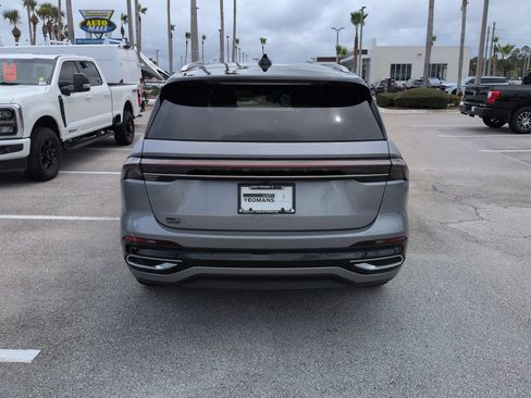 Used 2024 Lincoln Nautilus Reserve AWD/4WD image 5