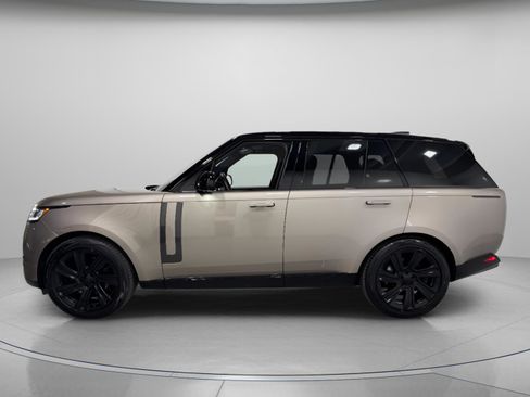 Used 2023 Land Rover Range Rover SE image 2