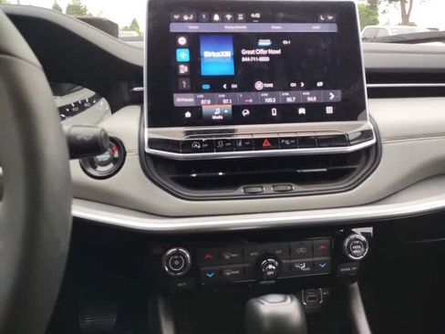 Used 2025 Jeep Compass Limited AWD/4WD image 8