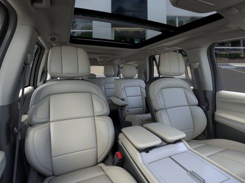 New 2026 Lincoln Navigator L Reserve AWD/4WD image 10